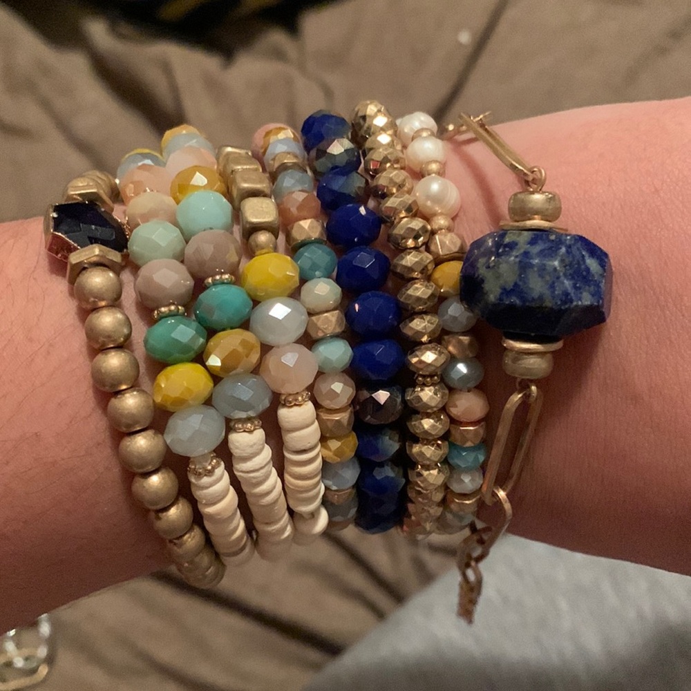 Stretchy bracelets, brought online no longer want.